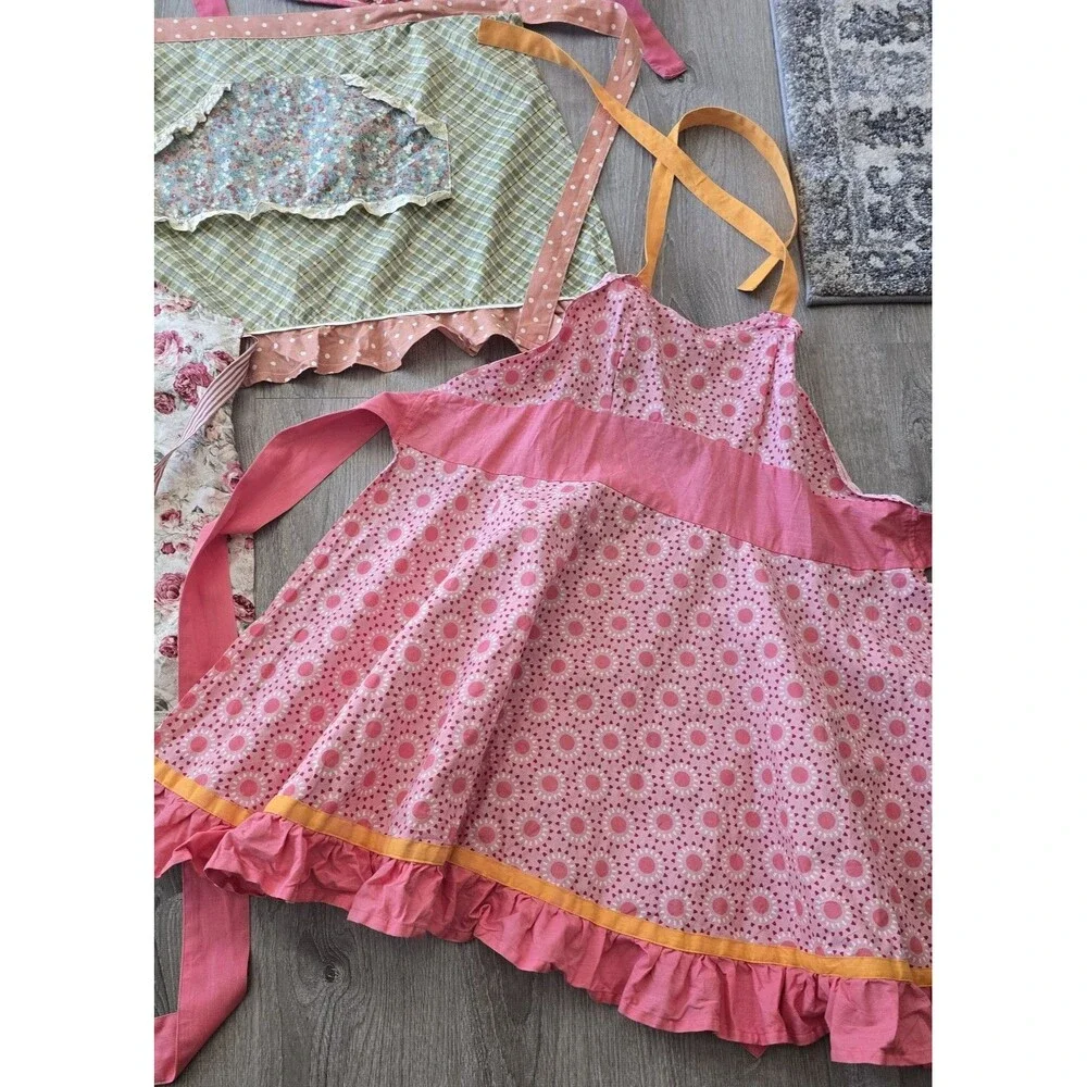 Lot of 5 Womans Aprons Half & Bib ~ Floral Scalloped  Ruffle Feminine Designs - Picture 2 of 12